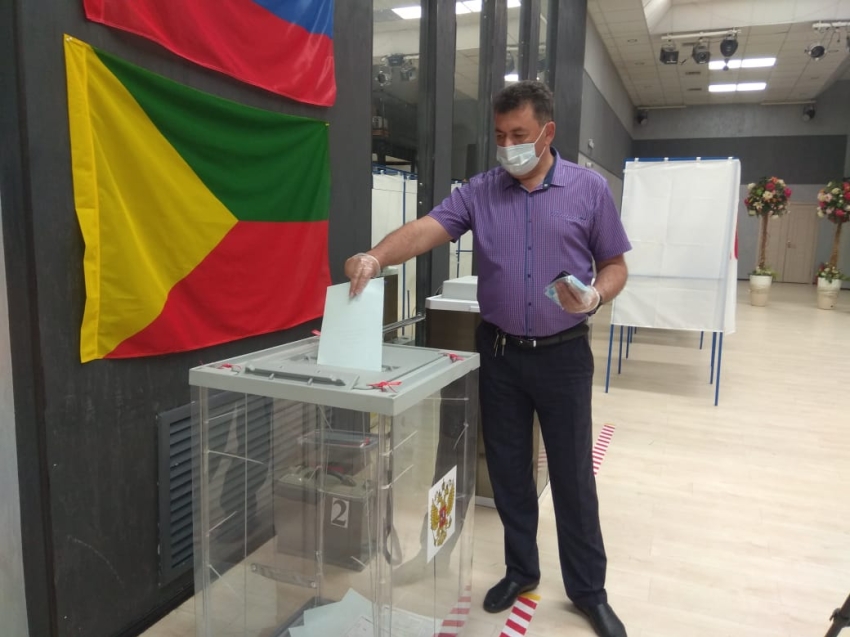 Евгений Ярилов: Лично проверил, как соблюдаются правила безопасности на голосовании